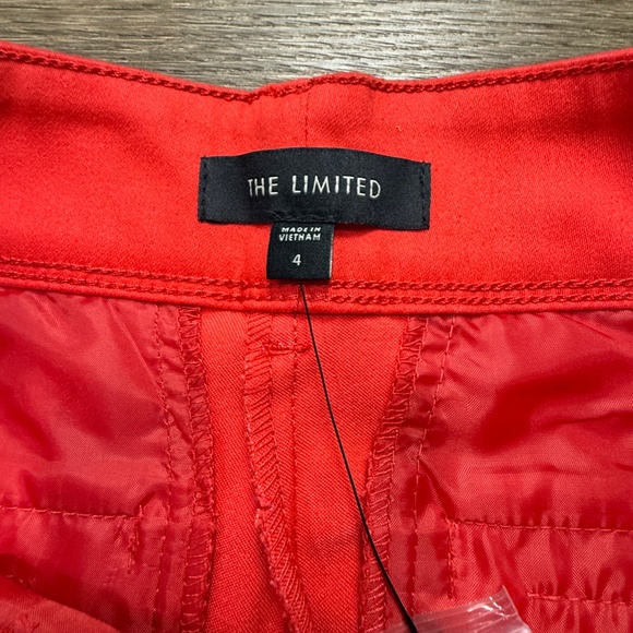 The Limited NWT Women's Tailored Shorts, Red, Size 4, 4.5" Inseam Summer - Picture 3 of 10